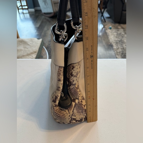 Coach leather large purse/tote - Picture 3 of 7